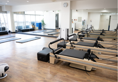 フィットネススタジオ運営管理業務パーソナルトレーニング事業