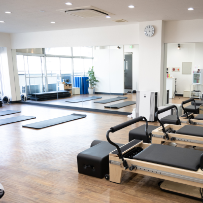 フィットネススタジオ運営管理業務パーソナルトレーニング事業